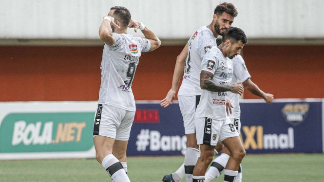 Striker Bali United, Ilija Spasojevic merayakan gol
