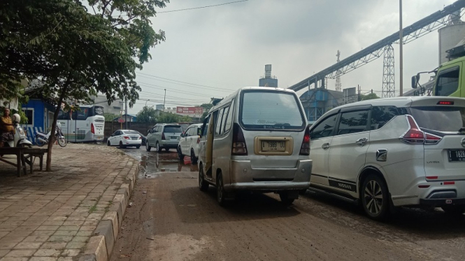 Kemacetan di jalan arah Anyer