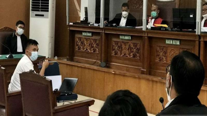 Saksi ahli forensik Mabes Polri, Muhammad Asep bersaksi di sidang Jumhur Hidayat
