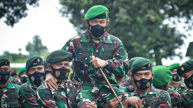 VIVA Militer: Prajurit Kodam XIV_Hasanuddin sambut kedatangan Mayjen TNI Syafei