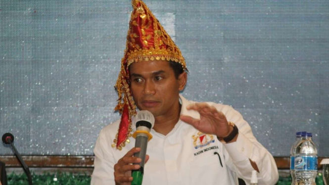 Anindya Bakrie saat melantik pengurus Kadin Sulawesi Tengah.