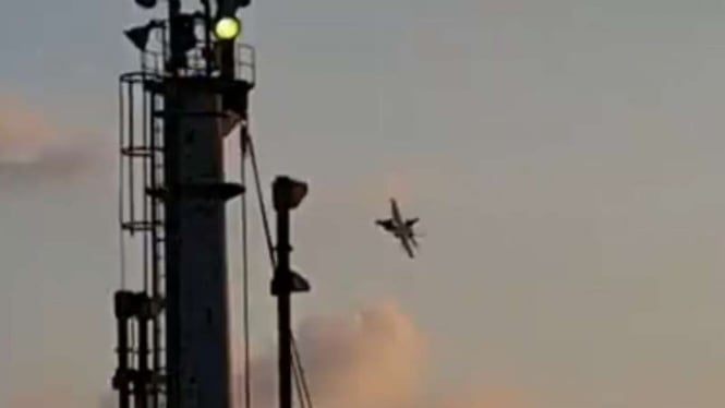 VIVA Militer: Jet tempur AS melakukan manuver di atas langit Natuna