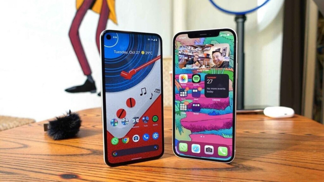 iPhone 12 vs Google Pixel 5.