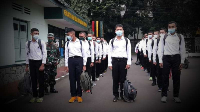 VIVA Militer: Pemuda Karawang jadi prajurit TNI.