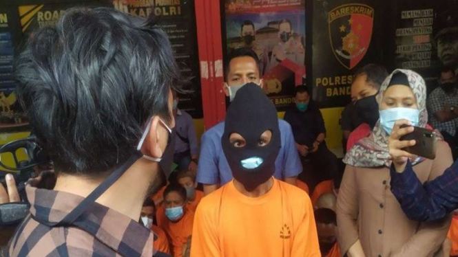 Seorang pria di Bandung menyiksa anak kandungnya ditangkap