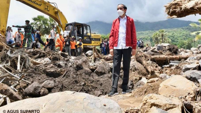 Presiden Jokowi Meninjau Lokasi Banjir Bandang di Lembata, NTT