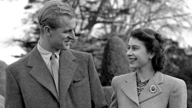 Pangeran Philip dan Ratu Elizabeth II saat berbulan madu tahun 1947.