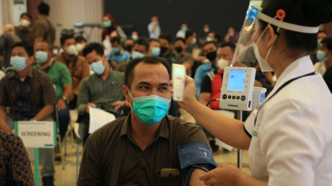 Pelaksanaan vaksinasi massal COVID-19 bagi 570 pegawai PLN di Sumut.