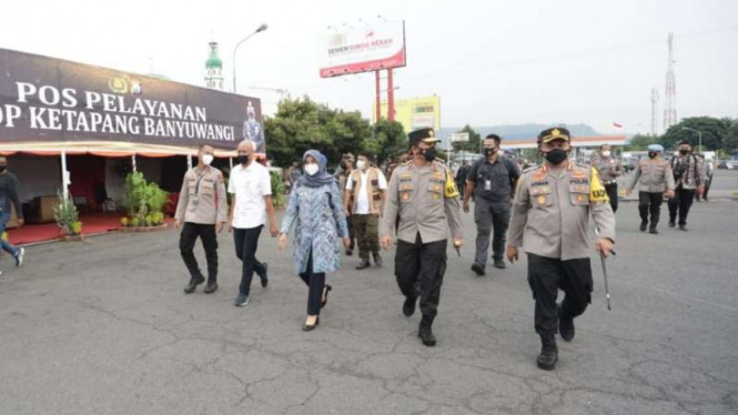 Polda Jatim lakukan penyekatan mudik.