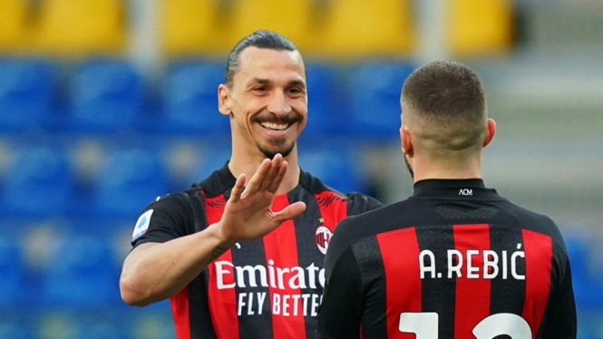 Zlatan Ibrahimovic dan Ante Rebic saat membela AC Milan