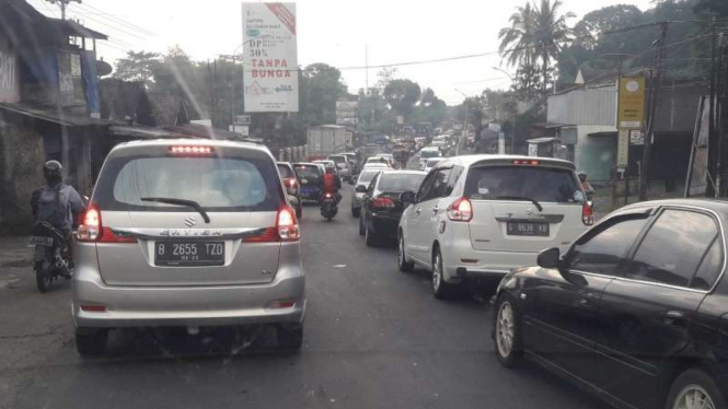 Macet panjang di jalan Salatiga-Semarang