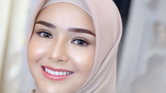 10 Artis Non Muslim yang Tampil Berhijab, Aura Kecantikannya Natural