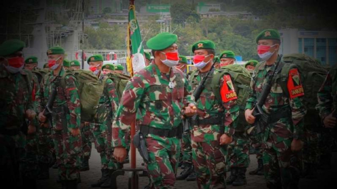 VIVA Militer: Yonif 403/WP, Pasukan Garuda Merah TNI saat tiba di Papua.