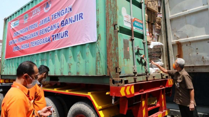 Gubernur Jawa Tengah Ganjar Pranowo, Mengecek Bantuan untuk NTT