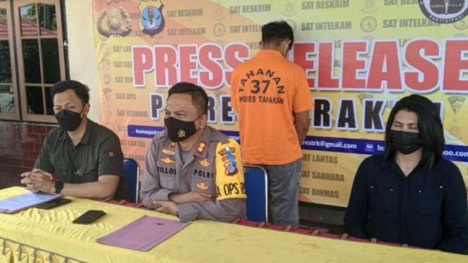 Kepala Polres Tarakan AKBP Fillol Praja Arthadira merilis kasus dugaan pencabulan dengan tersangka seorang guru di Tarakan, Kalimantan Utara, Selasa, 13 April 2021.