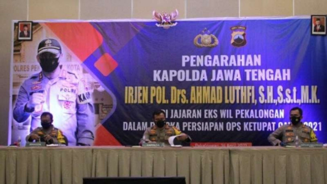 Kepala Kepolisian Daerah Irjen Polisi Ahmad Lutfhi saat memberikan arahan pada Jajaran Kepolisian Resor se-Eks Kersidenan Pekalongan di Pekalongan, Rabu, 14 April 2021.
