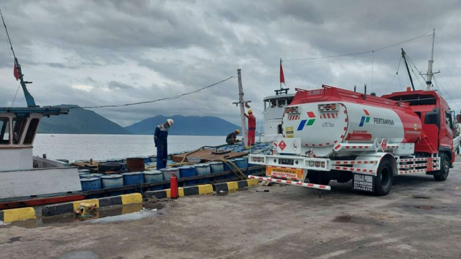 Distribusi BBM ke Pulau Adonara, NTT