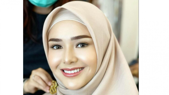 Amanda Manopo memakai hijab.