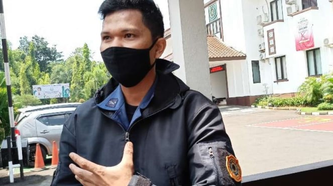 Sandi, un bombero de Depok que protesta contra la corrupción 