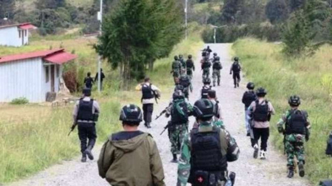 Satgas Nemangkawi TNI/Polri mengendalikan situasi kamtibmas di Boega, Papua.