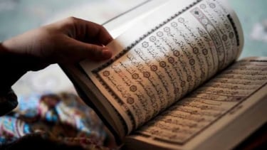 Membaca al-quran dengan cara dipantulkan disebut