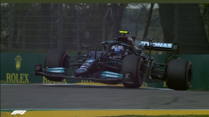 Pembalap Mercedes, Valtteri Bottas. 