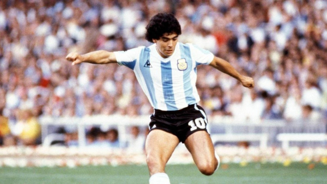 Jersey yang dikenakan Maradona saat debut Piala Dunia dilelang