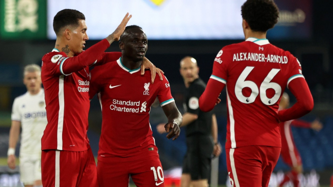 Pemain Liverpool merayakan gol Sadio Mane (tengah)