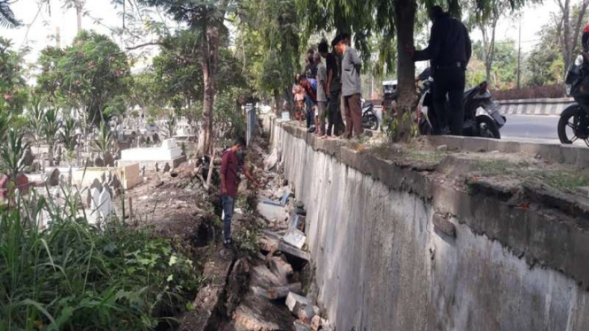 Lokasi pagar kuburan rubuh di Deli Serdang.