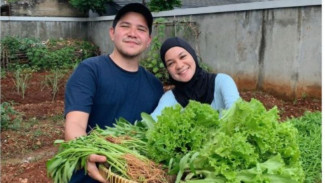 Peduli Lingkungan, Tantri Namirah Ubah Kompleks Jadi Kebun Sayur