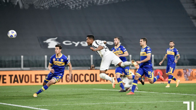 Alex Sandro cetak dua gol di laga Juventus Vs Parma