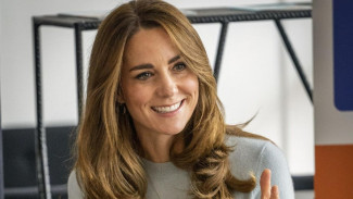 Kate Middleton Kesal dengan Pangeran Harry, Denise Chariesta Pamer Bunga dari RD