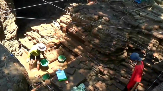 Situs Candi Batu Bata Kuno di Pesisir Kendal