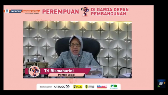 Menteri Sosial Tri Rismaharini saat menjadi salah satu pembicara pada acara Talkshow Spesial Hari Kartini yang digelar daring di Jakarta, Kamis (22/4/2021).