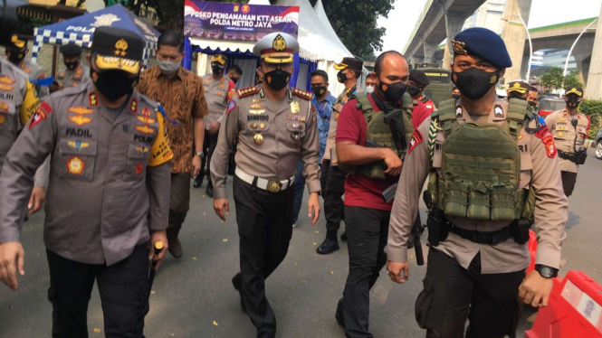 Kapolda Metro Jaya Inspektur Jenderal Polisi Fadil Imran pantau KTT ASEAN.