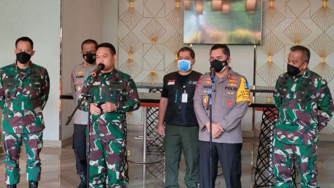 Konferensi Pers TNI-Polri soal WN India.