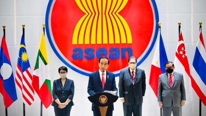 Keterangan Pers Presiden Jokowi Usai ASEAN Leaders Meeting di Jakarta