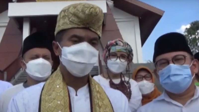 Anindya Bakrie meresmikan Pondok Pesantren Tahfidz Al Bakrie di Lampung.