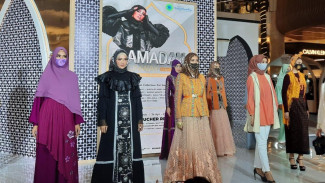 Ivan Gunawan Hingga Yuni Shara Pamer Karya di Ramadhan Runway 2021