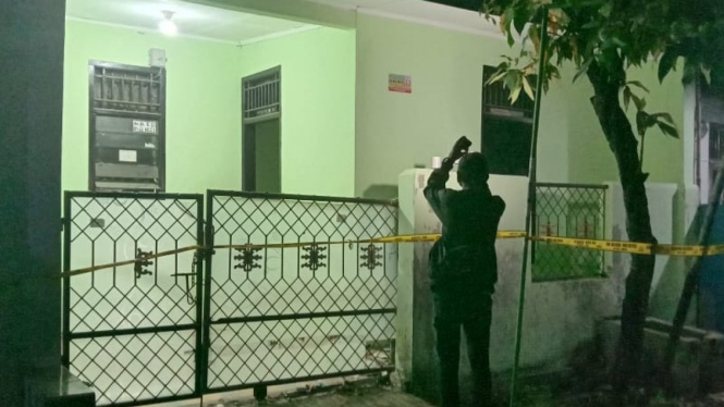 Rumah berisi mayar wanita cantik diberi garis polisi