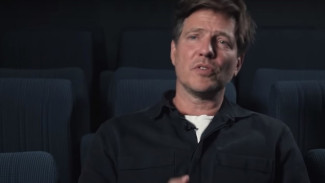 Tangis Thomas Vinterberg Ingat Putrinya Saat Raih Piala Oscar 2021