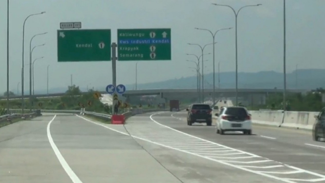 Ruas tol Kalikangkung yang menjadi salah satu pintu masuk Kota Semarang.