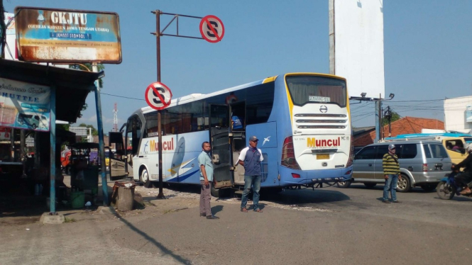 Bus AKAP yang jadi sarana transportasi bagi pekerja lintas batas di Jateng.