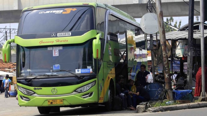 Pemudik Menggunakan Bus