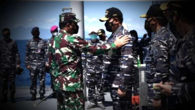 VIVA Militer: Panglima TNI dan KSAL ketika onboard pencarian KRI Nanggala 402