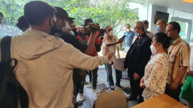 Kuasa hukum para korban penipuan di Semarang, Lukmanul Hakim, usai konpers.