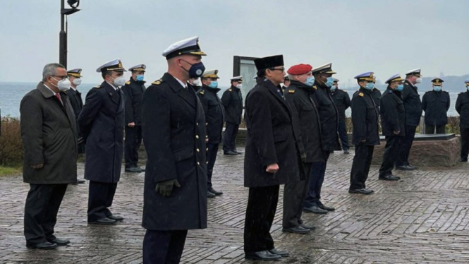 Upacara penghormatan KRI Nanggala di Monumen Kapal Selam Kota Möltenort, Jerman