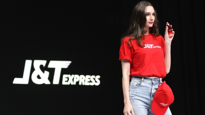 Sukses Gelar J T Fashion Week Hadirkan Transaksi Melalui 