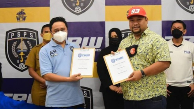 Pengusaha asal Malaysia, Norizam Tukiman resmi jadi pemilik klub PSPS Riau.