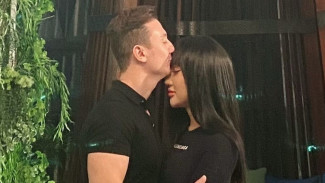 Pria Bule ini yang Hamili Lucinta Luna?